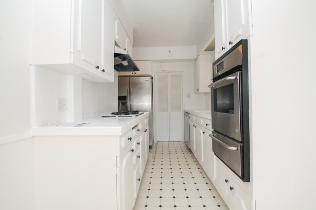 Photo - 8149 Blackburn Ave Unit 8149
