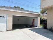 2 Car Garage - 711 W Spruce St House