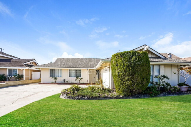 Building Photo - 9379 Esther St