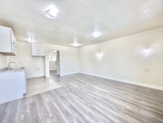 Photo - Maple Courtyard