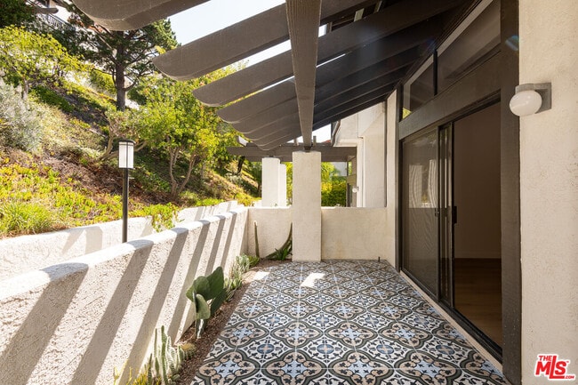 Photo - 1566 Michael Ln