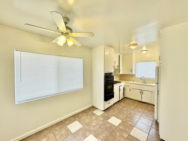 Building Photo - 214 E Hazel St Unit 2A Rental