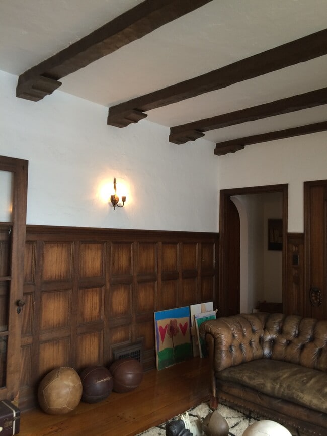 Photo - 425 N Sycamore Ave