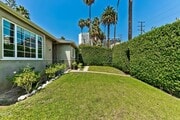 Photo - 807 N Doheny Dr House