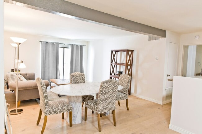 Building Photo - 5460 White Oak Ave Unit Bedroom en-suite