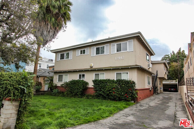 Building Photo - 12942 Moorpark St Unit 4 Rental