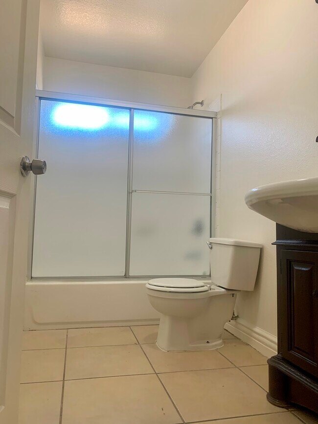 Photo - 906 E 52nd Pl