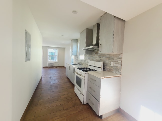 Photo - 1413 E 53rd St Unit 14