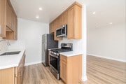 1BR, 1BA - 675SF - Kitchen - 11520 Menlo Ave