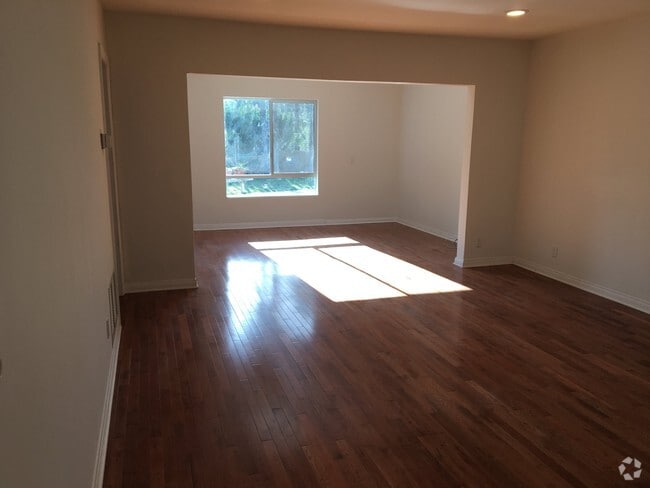 Building Photo - 16806 Mooncrest Dr Unit Guesthouse