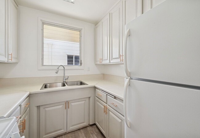 Photo - 333 Rexford Dr Unit 5