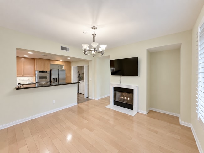 Building Photo - 5625 Crescent Prk W