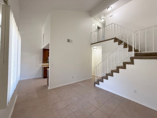 2.5 Bed + 1.5 Bath + 2 Car Garage + Centra... - 2.5 Bed + 1.5 Bath + 2 Car Garage + Centra... Condo Unit 103