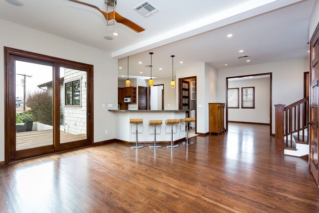 Photo - Loma Portal Craftsman with Views