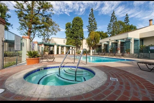 Photo - 5700 Etiwanda Ave Condo Unit 261