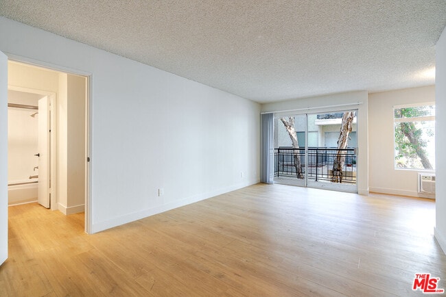 Photo - 1352 S Carmelina Ave Unit 204