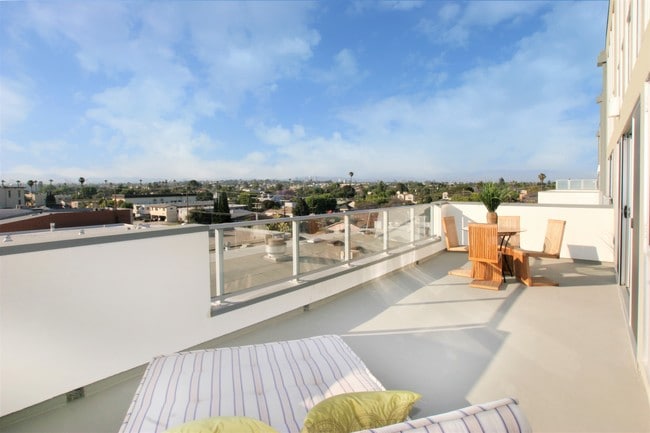 2x2 LOFT - Spiral Staircase - The R2 by CLG