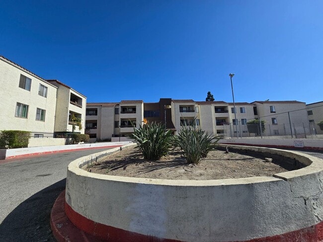 Building Photo - 600 W 3rd St Unit B-117