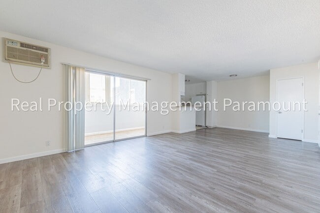 Building Photo - Beautiful One Bedroom Apartment in Miracle Mile Unit #7