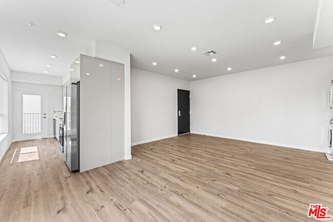 Photo - 3105 Bellevue Ave Unit 405