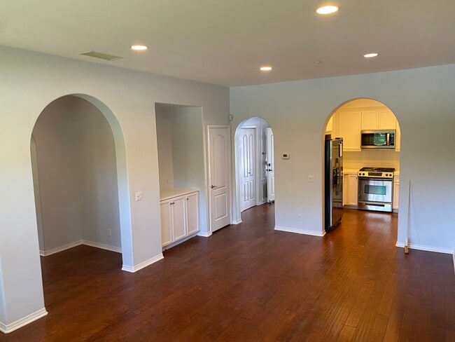 Photo - 101 Hallmark