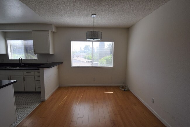 Photo - 4930 Whitsett Ave Unit 10