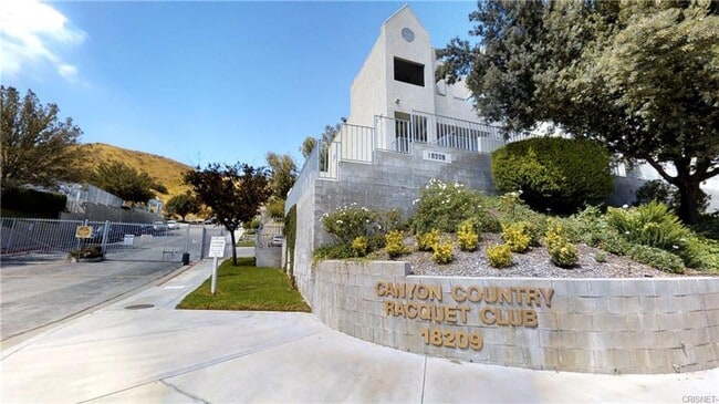 Building Photo - Darling 2+2 Condo W/Views + Amenities in g... Unit 89