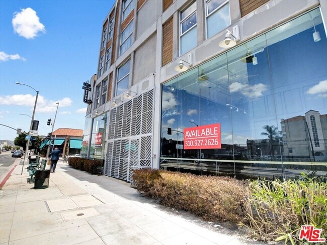 Building Photo - 600 S La Brea Ave Unit 3