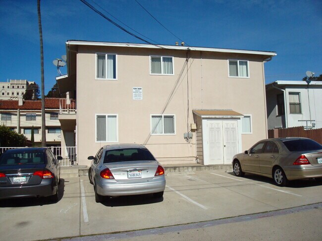 Photo - USD-adjacent 3 bedroom 1 bath apartment