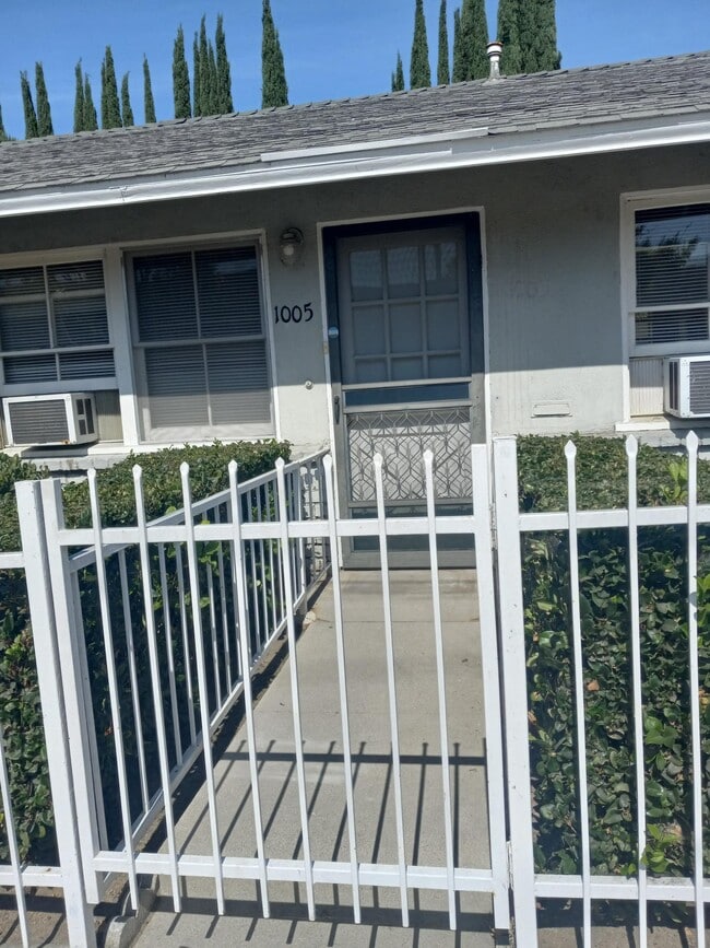 Building Photo - 1005 N Ave 56 Unit 1005
