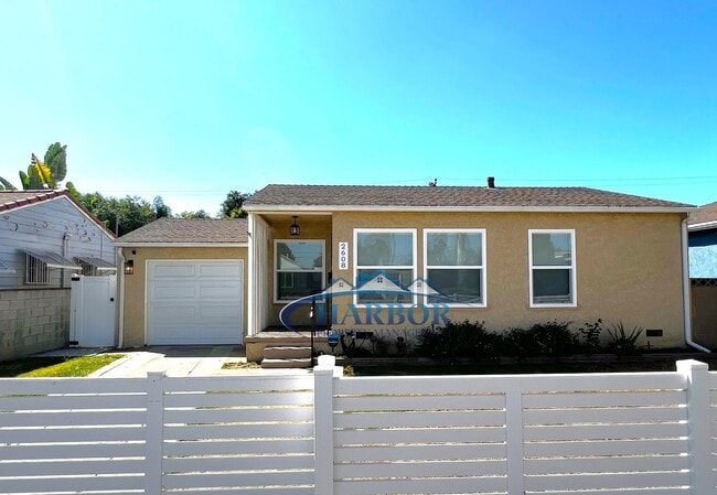 Building Photo - Spacious 3-Bedroom 1.5 Bath with a Large B... Rental