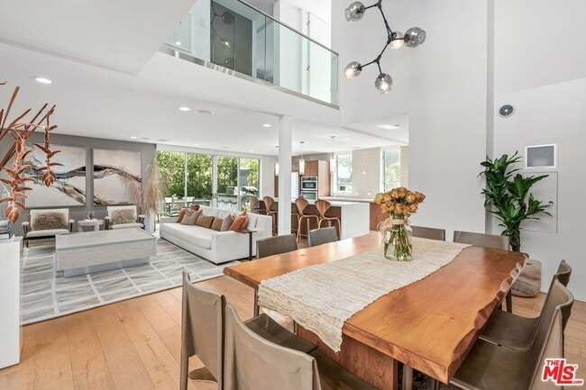 Building Photo - 2736 Armacost Ave