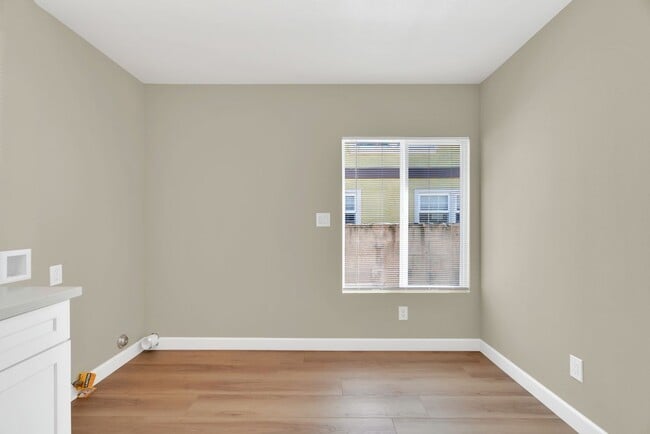 Photo - 2512 E Adams St