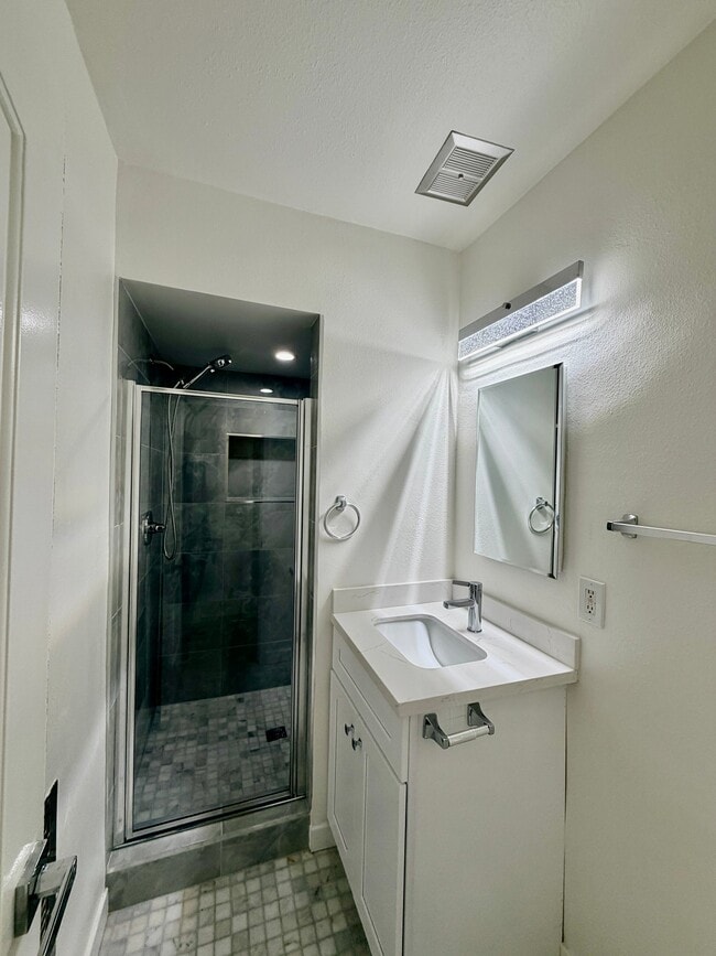 Photo - 1595 E Chevy Chase Dr Unit 11