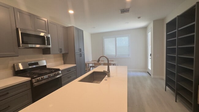 Building Photo - 39391 Tiburon Dr Unit 5