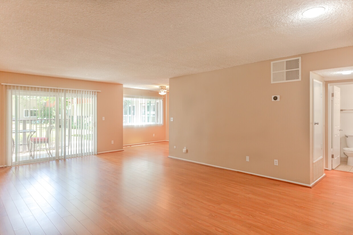 3D Tour - White Oak Terrace Apartments