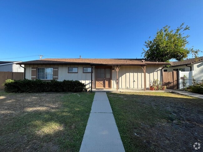 Building Photo - AVAILABLE NOW! Upgraded 3+1.5 w/backyard, ... Rental