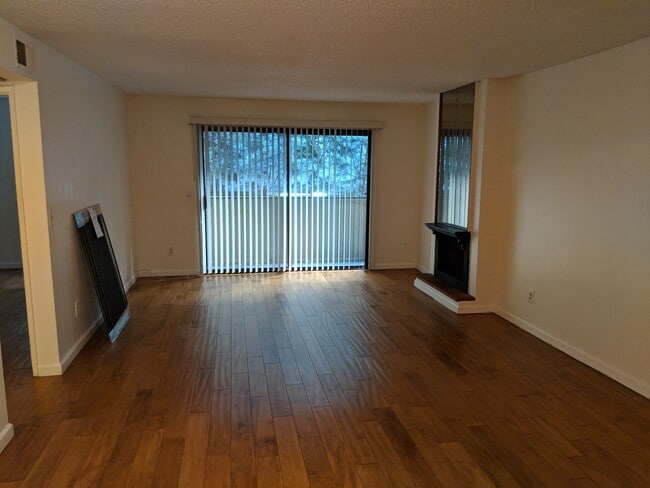 Building Photo - Great Condo in WeHo for Rent Unit 3