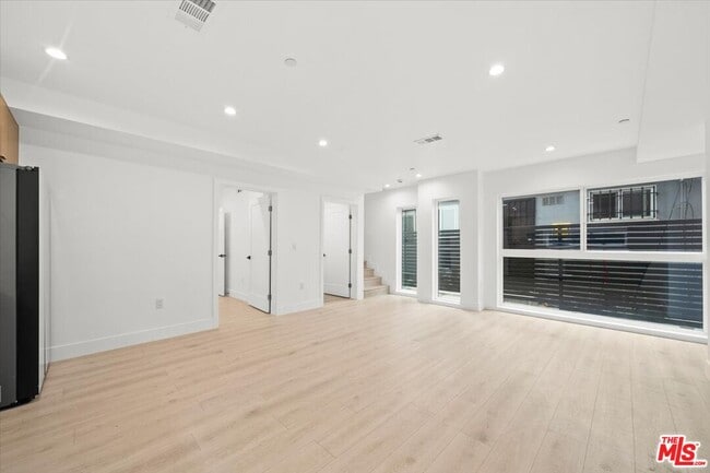 Photo - 4922 S Centinela Ave Unit 2