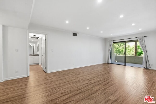 Photo - 5009 Woodman Ave Unit 308