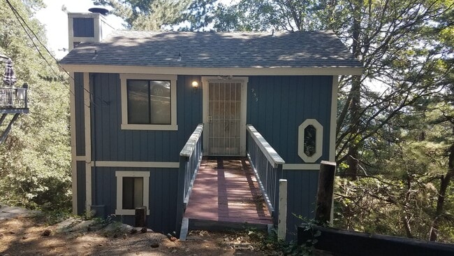 Building Photo - For rent:  2 bedroom, 1 bath house