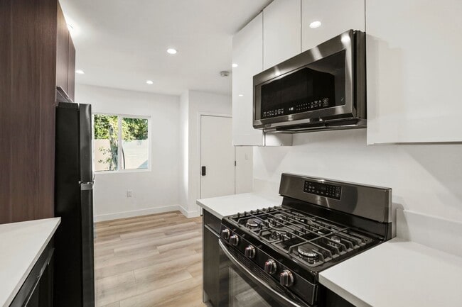 Photo - 2561 W Ave 30 Unit 7