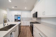 Photo - 828 Mateo St