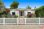 Photo - 815 Crestmoore Pl