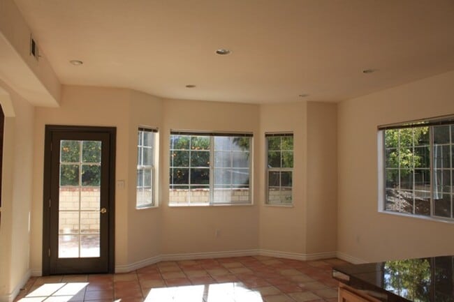 Photo - Beautiful Spacious 5 Bedroom, 4 Bathroom House Centrally Located
