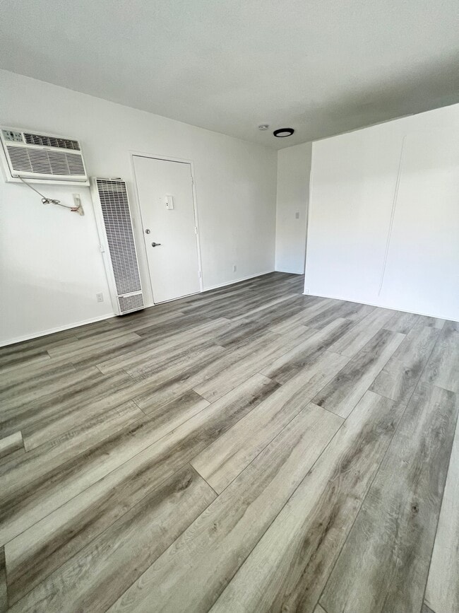 Photo - Nicole Apartments