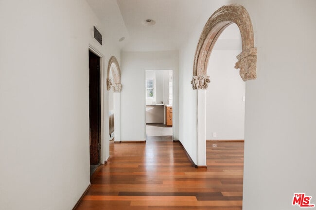 Photo - 1302 N Sweetzer Ave Unit 602