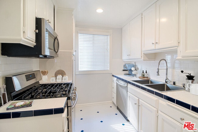 Photo - 930 S Bedford St Unit 4