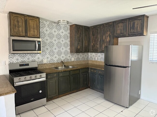 Building Photo - 1331 Burwood St Rental
