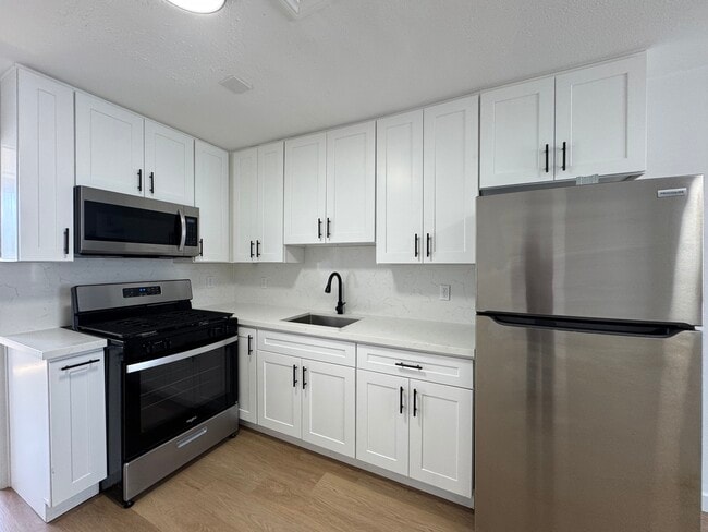 Building Photo - 619 N Kingsley Dr Unit P Rental